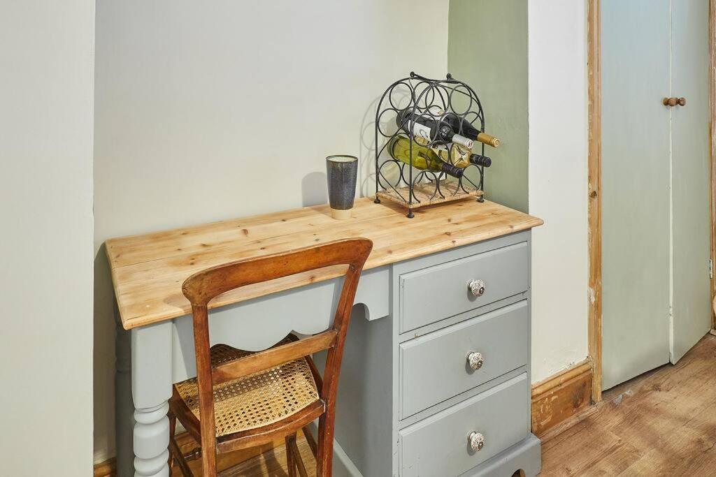 Oswy Street, Whitby. Sleeps Up To 7 Guests Holiday home Whitby