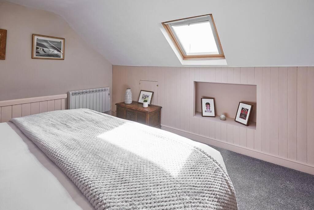 Oswy Street, Whitby. Sleeps Up To 7 Guests Holiday home
