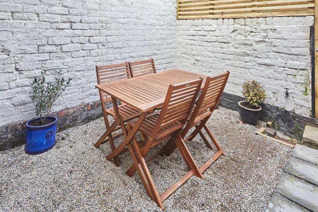 Oswy Street, Whitby. Sleeps Up To 7 Guests Whitby
